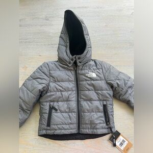 The North Face boys XS (6) Mt. Chimbo jacket reversible  NWT